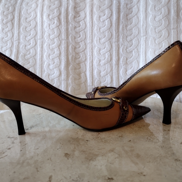 SOLD🌹Beautiful Anne Klein DEGGAS Women's Kitten Heel Brn Leather Pumps Sz 8 M - Picture 4 of 9